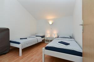 Postel nebo postele na pokoji v ubytování Apartment Mladen 1860
