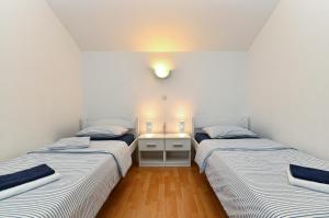 Postel nebo postele na pokoji v ubytování Apartment Mladen 1860