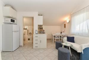 Kuchyň nebo kuchyňský kout v ubytování Apartment Mladen 1860