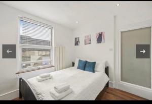 a bedroom with a bed with towels on it at Luxury city centre Apartment in London