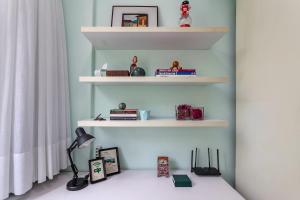 a room with white shelves and a desk at Studio SOL de COPACABANA 300 m da Praia in Rio de Janeiro