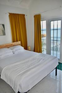 Irie Vibes Ocean View客房内的一张或多张床位