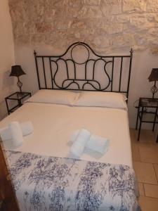 Postel nebo postele na pokoji v ubytování Che Vista!! Ostuni ,sulle bianche mura con vista mozzafiato