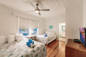 a bedroom with two beds and a ceiling fan at The Inn on Siesta Key in Siesta Key