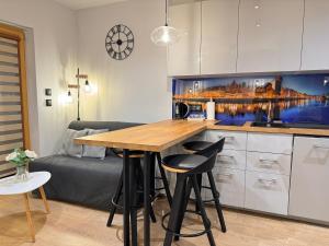 a kitchen with a table and chairs in a room at Old Town Nadmotławie - Sauna & Gym I 10min deptak in Gdańsk