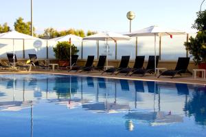 Piscina a Hotel Sant Jordi o a prop