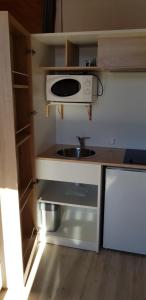 Kuchyň nebo kuchyňský kout v ubytování Appartement plan d'eau vue panoramique
