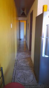 a hallway with a tile floor in a room at Aluga-se apartamento em Ponta de Areia in Itaparica Town