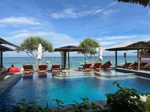 Ketut Losmen Bungalows Lembongan内部或周边的泳池