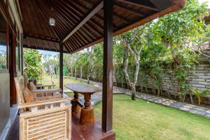 Ketut Losmen Bungalows Lembongan外面的花园