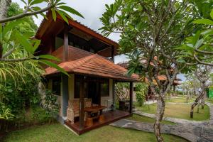 Ketut Losmen Bungalows Lembongan外面的花园