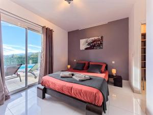 SUPERBE VILLA CLIMATISEE AVEC PISCINE CHAUFFEE-TERRASSE-VUE MER et MONTAGNE