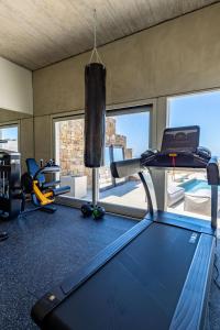 Fitness centrum a/nebo fitness zařízení v ubytování Serenity Sky Luxury Villa - Sunset - Private Pool + 79 fotografií