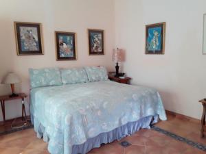 Postel nebo postele na pokoji v ubytování Casa Gatos Suites