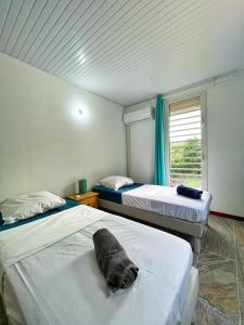 Voodi või voodid majutusasutuse Villa Sweet Caraïbes, vue mer, jacuzzi toas