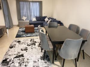 Fotografie z fotogalerie ubytování شقة v destinaci Sheikh Zayed