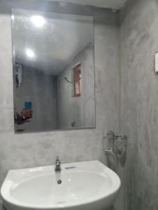 Ένα μπάνιο στο Su Casa Bentota