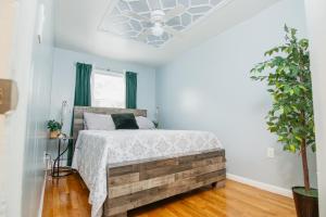 a bedroom with a bed and a ceiling fan at Brooklyn Double Decker in Brooklyn