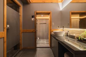 ห้องน้ำของ Luxury hanok with private bathtub - SW04