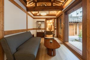 Ruang duduk di Whispering Garden
