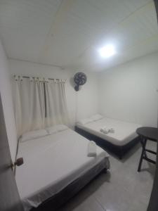 Postel nebo postele na pokoji v ubytování SANTYS HOUSE MELGAR apartamento amoblado para 6 personas