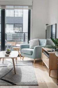 Posezení v ubytování Perfect Port Melbourne Townhouse