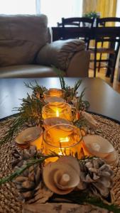 un grupo de velas sobre una mesa de café en MV Central Apartment & Garage - Self Check-in, en Timisoara