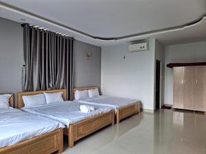 two twin beds in a bedroom with a window at C2.53 Hoàng My Villa in Vung Tau +60 photos