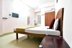 a bedroom with a bed in a room at Royal Green Accommodation Chennai Airport in Chennai