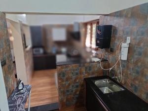Kuchyň nebo kuchyňský kout v ubytování Anandam Stays - Premium 3BHK plush homestay, Vaikom near Kumarakom