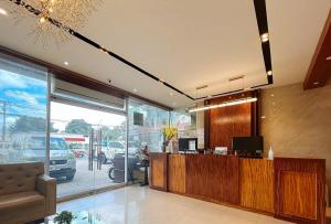 a lobby with a reception desk and a car dealership at RedDoorz at Diamond Spring Hotel Angeles City in Angeles