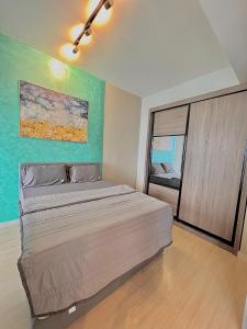 Cama ou camas em um quarto em KLCity 1BR Apartment SkyLounge
