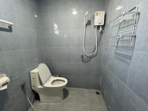 PP Pool Villa Maesalong Chiangrai的一间浴室