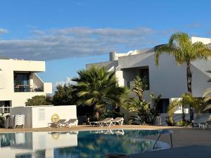 Bazén v ubytování Casa Ana - Luxury pool apartment at Casilla de Costa nebo v jeho okolí