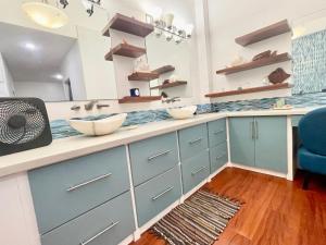 Kuchyň nebo kuchyňský kout v ubytování Ngermid Oasis- 2 BD Master Suite
