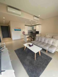 Posezení v ubytování Lovely studio apartment inside Jebel Sifah resort + 13 fotografií