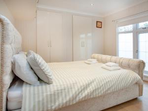 a bedroom with a bed with two towels on it at Red Post Lodge in Bridgerule