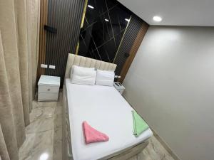 Voodi või voodid majutusasutuse Lucky Hostel toas