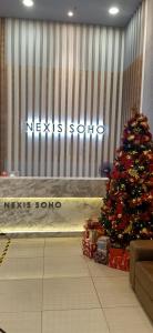 een kerstboom voor een Mercedes winkel bij 3Rooms 2BR SUNWAY NEXIS KOTA DAMANSARA in Petaling Jaya