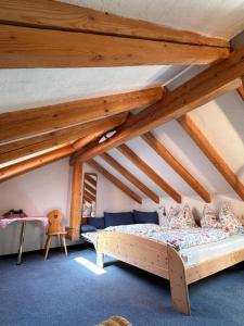 a bedroom with a bed in a attic at Hellweger Apartments in Anterselva di Mezzo