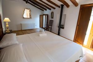 A bed or beds in a room at CASA NICOLE Naturaleza, Montañas y Piscina Privada en Alicante