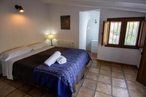 A bed or beds in a room at CASA NICOLE Naturaleza, Montañas y Piscina Privada en Alicante