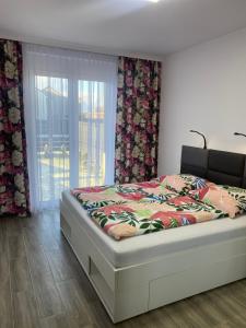 Posteľ alebo postele v izbe v ubytovaní 1 Tyskie Apartamenty z ogródkiem