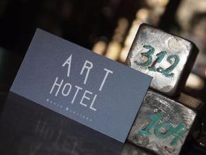 Сертификат, награда, табела или друг документ на показ в Art Hotel Downtown