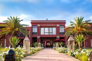 Um jardim no exterior de Nomadz Palace