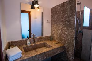 A bathroom at CASA NICOLE Naturaleza, Montañas y Piscina Privada en Alicante