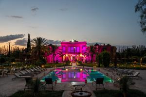 A piscina em ou perto de Nomadz Palace