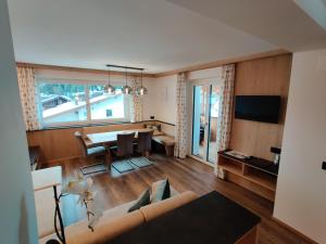 Sjónvarps- og/eða afþreyingartæki á Apartment Villa Stefania