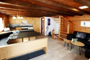 a living room with a bed and a kitchen at Chalet Heimeli in Saas-Fee