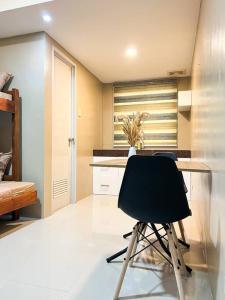 a black chair in a kitchen with a counter at Kâyumanggi Studio in El Nido